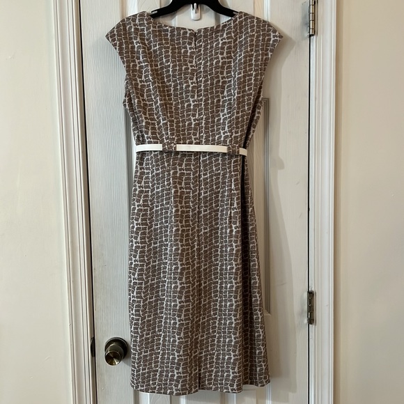 Connected apparel cap sleeve belted dress. Size 12 - Picture 6 of 8